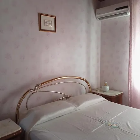 La Casa Di Eli Lascari